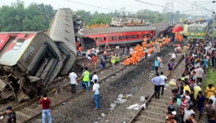 Train tragedy: ఒడిశా రైలు దుర్ఘటన కేసు.. ముగ్గురు నిందితులకు బెయిల్ Train tragedy: ఒడిశా రైలు దుర్ఘటన కేసు.. ముగ్గురు నిందితులకు బెయిల్
