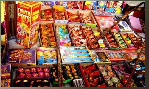 fireworks prices : టపాసుల మోత.. భారీగా పెరిగిన బాణసంచా ధరలు..