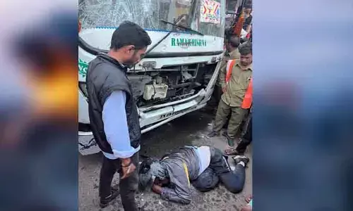 Bus crash : జీడిమెట్లలో బస్సు బీభత్సం..ఒకరి మృతి