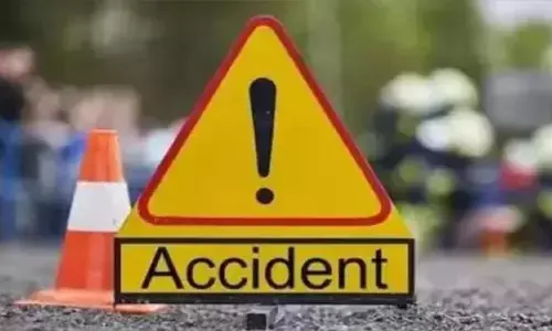 Accident : కూలీలతో వెళుతున్న బొలెరో (ఆటో) బోల్తా..