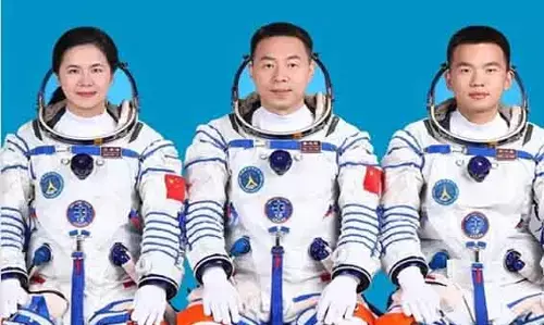 China : అంతరిక్షంలోకి తొలిసారిగా చైనా మహిళా వ్యోమగామి