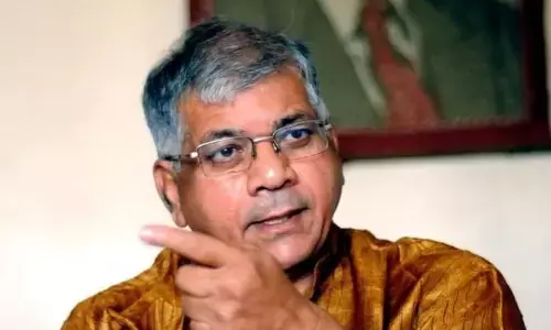 Prakash Ambedkar : ఛాతీనొప్పితో ప్రకాశ్ అంబేద్కర్‌‌కు అస్వస్థత