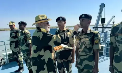 PM Narendra Modi : ఆర్మీ జవాన్లతో ప్రధాని మోడీ దీపావళి సెలబ్రేషన్స్