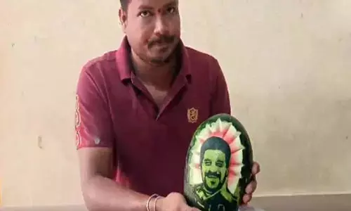 Siricilla: సీఎంపై అభిమానంతో కళాకారుడి అద్భుతం.. పుచ్చకాయపై రేవంత్ రెడ్డి చిత్రం