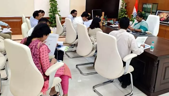 Seethakka : రైతుల ఆదాయం పెంచేలా ఉపాధి హామీ పనులు.. రూ.1,372 కోట్ల నిధులతో ప్రణాళికలు : సీతక్క Seethakka : రైతుల ఆదాయం పెంచేలా ఉపాధి హామీ పనులు.. రూ.1,372 కోట్ల నిధులతో ప్రణాళికలు : సీతక్క