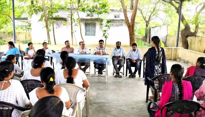 DMHO : ఉద్యోగాలు ఇచ్చింది గొడవలు పెట్టుకోడానికా DMHO : ఉద్యోగాలు ఇచ్చింది గొడవలు పెట్టుకోడానికా