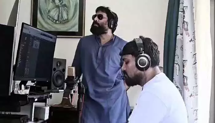 Prabhas: డార్లింగ్ ఫ్యాన్కు దీపావళి కానుక.. ‘స్పిరిట్’ మ్యూజిక్ స్టార్ట్ Prabhas: డార్లింగ్ ఫ్యాన్కు దీపావళి కానుక.. ‘స్పిరిట్’ మ్యూజిక్ స్టార్ట్