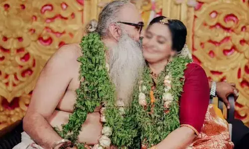 49 ఏళ్ల వయసులో లవ్ మ్యారేజ్ చేసుకున్న నటుడు.. లేటు వయసులో ఘాటు ప్రేమ అంటున్న నెటిజన్లు