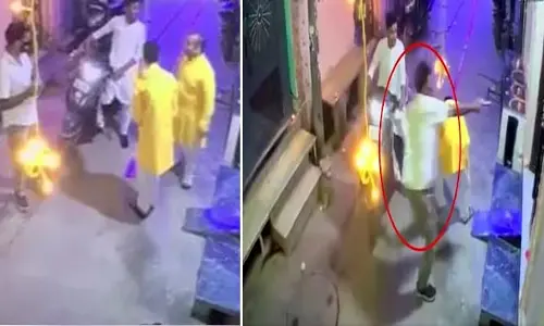 Delhi : కాళ్లు మొక్కి చంపేశారు.. దీపావళి వేళ ఢిల్లీలో షాకింగ్ ఘటన వైరల్