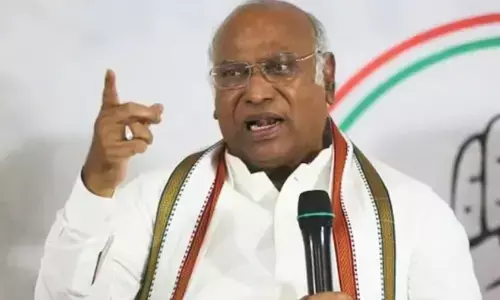 Kharge: అంబేద్కర్ ను తుంగలో తొక్కాలని చూస్తున్నారు.. కాంగ్రెస్ చీఫ్ సంచలన వ్యాఖ్యలు