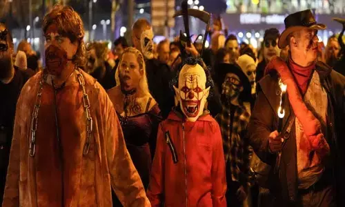 Halloween : కాల్పులతో దద్దరిల్లిన హలోవీన్ వేడుకలు