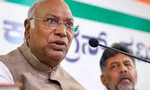 Guarantees: సాధ్యమయ్యే గ్యారంటీలే ఇవ్వండి