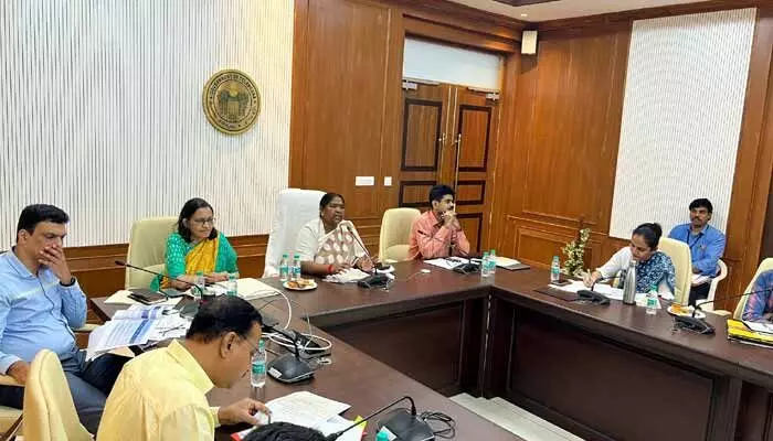 Seethakka : మహిళా సంఘాలకు వడ్డిలేని రుణాలు ఇప్పించేలా ప్రత్యేక డ్రైవ్ : మంత్రి సీతక్క Seethakka : మహిళా సంఘాలకు వడ్డిలేని రుణాలు ఇప్పించేలా ప్రత్యేక డ్రైవ్ : మంత్రి సీతక్క