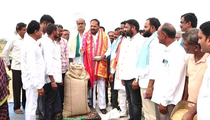 MLA Chintakunta : ధాన్యం కటింగ్ పెడితే బ్లాక్ లిస్ట్ లోకే MLA Chintakunta : ధాన్యం కటింగ్ పెడితే బ్లాక్ లిస్ట్ లోకే