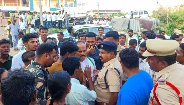 Congress : కులగణన అభిప్రాయ సమావేశంలో రభస Congress : కులగణన అభిప్రాయ సమావేశంలో రభస