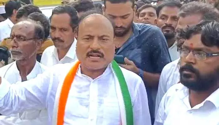 Shannayak : డీసీసీ అధ్యక్షుడిని పార్టీ నుంచి సస్పెండ్ చేయాలి Shannayak : డీసీసీ అధ్యక్షుడిని పార్టీ నుంచి సస్పెండ్ చేయాలి