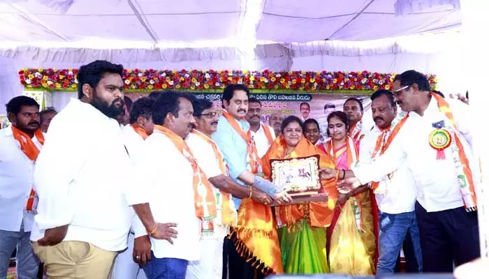 MLA : నేటి తరానికి సర్దార్ సర్వాయి పాపన్న గౌడ్ జీవితం ఆదర్శనీయం MLA : నేటి తరానికి సర్దార్ సర్వాయి పాపన్న గౌడ్ జీవితం ఆదర్శనీయం
