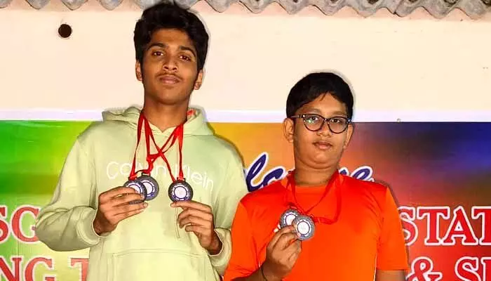 రాష్ట్రస్థాయి ఈత పోటీల్లో కొత్తగూడెం యువకుల ప్రతిభ రాష్ట్రస్థాయి ఈత పోటీల్లో కొత్తగూడెం యువకుల ప్రతిభ