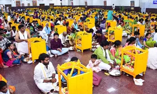 Yadagirigutta : యాదగిరిగుట్టలో కార్తీక శోభ..జోరుగా సత్యనారాయణ స్వామి వ్రతాలు
