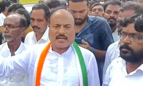 Shannayak : డీసీసీ అధ్యక్షుడిని పార్టీ నుంచి సస్పెండ్ చేయాలి