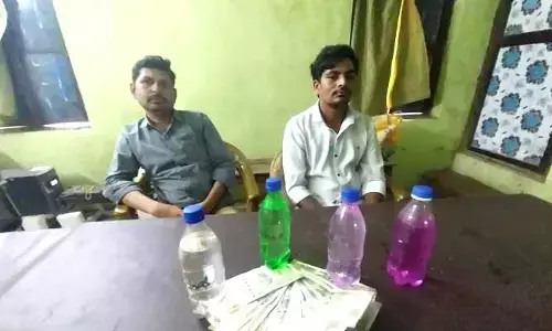 ACB : ఏసీబీ వలలో ఇద్దరు అవినీతి అధికారులు