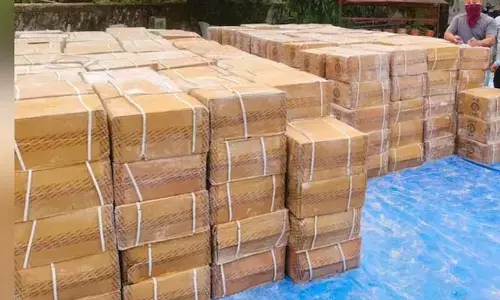 Cough Syrup: రూ.8 కోట్ల విలువైన నిషేధిత దగ్గు సిరప్ సీజ్.. పశ్చిమ బెంగాల్‌లో స్వాధీనం