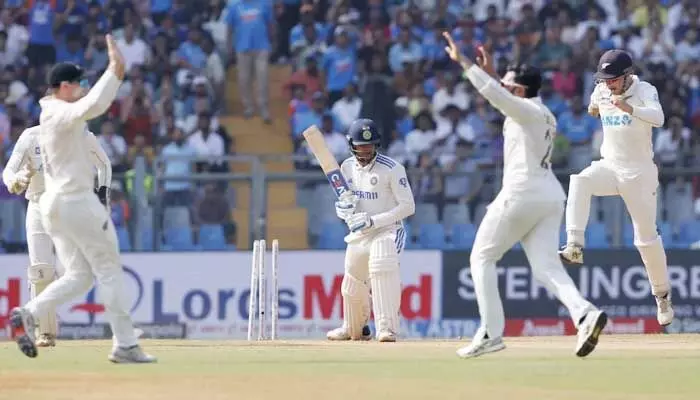 Ind Vs NZ: పీకల్లోతు కష్టాల్లో భారత్.. మరోసారి పేకమేడలా కూలిన టాపార్డర్ Ind Vs NZ: పీకల్లోతు కష్టాల్లో భారత్.. మరోసారి పేకమేడలా కూలిన టాపార్డర్