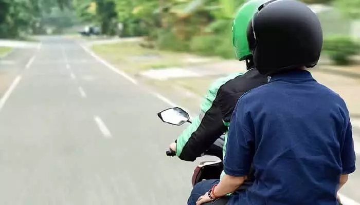 Bike Ride: బైక్ రైడ్ క్యాన్సిల్.. డాక్టర్ కు వీడియోలు పంపి నరకం చూపించిన రైడర్ Bike Ride: బైక్ రైడ్ క్యాన్సిల్.. డాక్టర్ కు వీడియోలు పంపి నరకం చూపించిన రైడర్