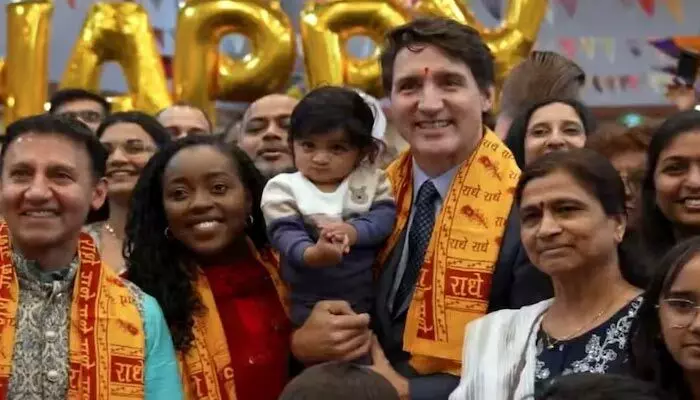 Justin Trudeau: దీపావళి వేడుకల్లో పాల్గొన్న ట్రూడో.. భారత్తో వివాదం వేళ కీలక పరిణామం Justin Trudeau: దీపావళి వేడుకల్లో పాల్గొన్న ట్రూడో.. భారత్తో వివాదం వేళ కీలక పరిణామం