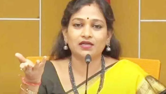 Home Minister Anita:గత ప్రభుత్వం పై హోంమంత్రి అనిత సంచలన వ్యాఖ్యలు Home Minister Anita:గత ప్రభుత్వం పై హోంమంత్రి అనిత సంచలన వ్యాఖ్యలు