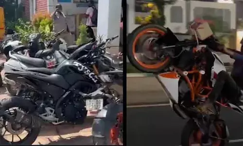 Bike riders : క్రాకర్స్ తో స్టంట్లు చేసిన బైక్ రైడర్లపై కేసులు