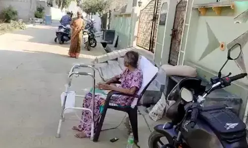 Kurnool: అమానవీయ ఘటన.. కన్నతల్లిని నడిరోడ్డుపై వదిలేసిన కసాయి కొడుకు