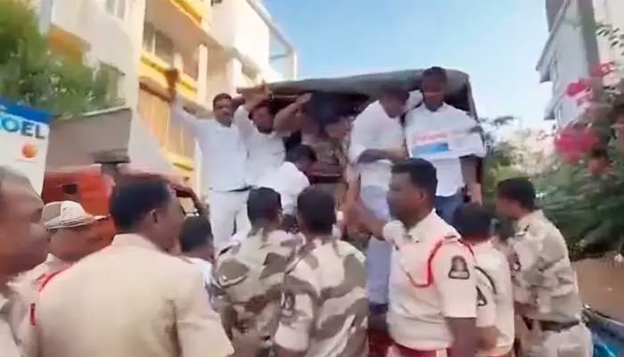 Arrest of Former Sarpanches: మాజీ సర్పంచ్ల అరెస్ట్.. ఆయా పీఎస్లకు తరలింపు Arrest of Former Sarpanches: మాజీ సర్పంచ్ల అరెస్ట్.. ఆయా పీఎస్లకు తరలింపు