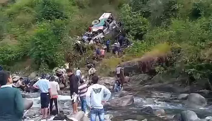 Bus Accident: ఘోర బస్సుప్రమాదం.. 15 మంది మృతి Bus Accident: ఘోర బస్సుప్రమాదం.. 15 మంది మృతి