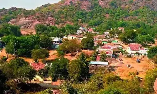 8 గంటలైనా కనిపించని సూర్యుడు.. మధ్యాహ్నానికే అస్తమయం.. దేవుడు లేని ఆలయం.. ఎక్కడుందీ వింత గ్రామం?