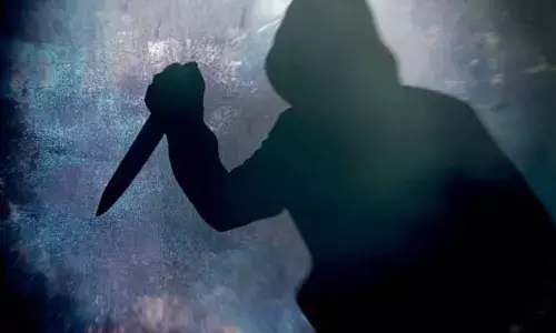 Attempted Murder: ప్రేమోన్మాది ఘాతుకం.. డిగ్రీ విద్యార్థినిపై విచక్షణారహితంగా కత్తితో దాడి