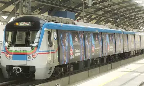 Interruption in Metro Services: నగరవాసులకు బిగ్ షాక్.. ఆ రూట్లలో ఆగిన మెట్రో సర్వీసులు