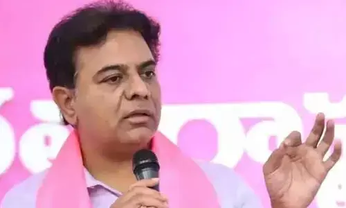 KTR Tweet: ‘పోలీసు బలంతో సమస్యలను అణగదొక్కాలని చూస్తున్నారా..?’ కాంగ్రెస్ ప్రభుత్వంపై కేటీఆర్ ఫైర్