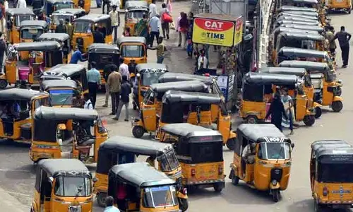 Auto Drivers Protest : ఆటో డ్రైవర్ల మహాధర్నా నిరసనకు పోలీసుల అనుమతి