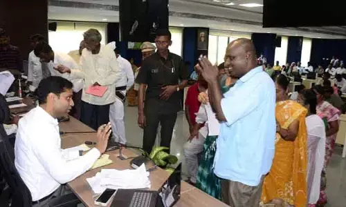 Khammam Collector : ప్రజావాణి దరఖాస్తుల పరిష్కారానికి ప్రత్యేక ప్రాధాన్యత కల్పించాలి..