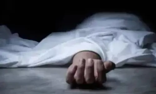 ఆడుకుంటుండగా కారు డోర్ లాక్.. ఊపిరాడక నలుగురు చిన్నారులు మృతి