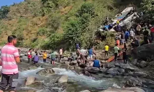 Uttarakhand: లోయలో పడ్డ బస్సు.. 36 మంది మృతి