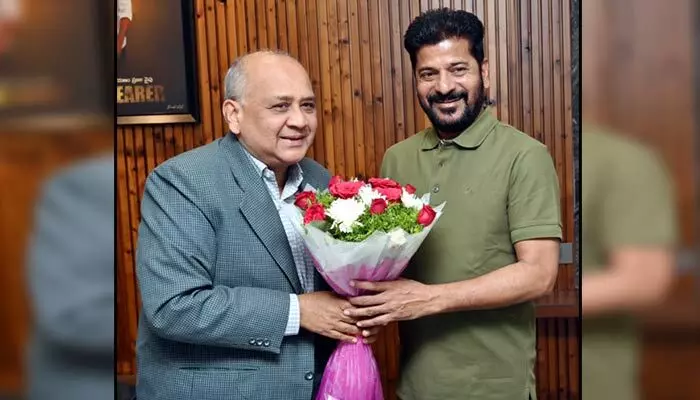 CM Revanth : సీఎం రేవంత్ను కలిసిన డెడికేటేడ్ కమిషన్ చైర్మన్.. CM Revanth : సీఎం రేవంత్ను కలిసిన డెడికేటేడ్ కమిషన్ చైర్మన్..