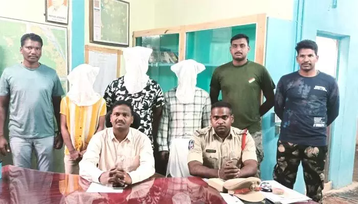 arrest : చోరీ కేసులో నిందితులు అరెస్ట్ arrest : చోరీ కేసులో నిందితులు అరెస్ట్