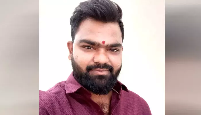 suicide : స్వగ్రామానికి వచ్చిన యువకుడు అంతలోనే ఆత్మహత్య suicide : స్వగ్రామానికి వచ్చిన యువకుడు అంతలోనే ఆత్మహత్య