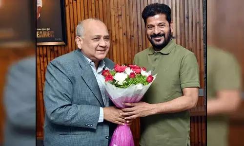 CM Revanth : సీఎం రేవంత్‌ను కలిసిన డెడికేటేడ్ కమిషన్ చైర్మన్..