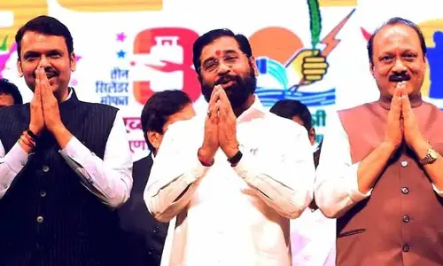 Maharashtra:25 లక్షల ఉద్యోగాలిస్తాం.. మహాయుతి మేనిఫెస్టో విడుదల