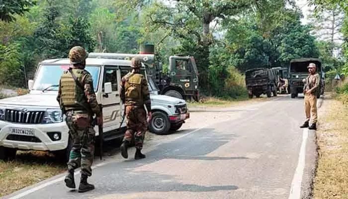 Jammu & Kashmir: జమ్ముకశ్మీర్లో ఆర్మీ సెర్చ్ ఆపరేషన్.. కాల్పుల్లో ఉగ్రవాది హతం Jammu & Kashmir: జమ్ముకశ్మీర్లో ఆర్మీ సెర్చ్ ఆపరేషన్.. కాల్పుల్లో ఉగ్రవాది హతం