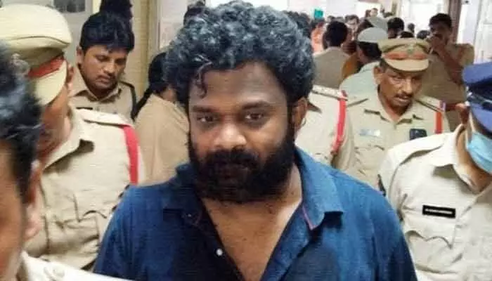 Thullur: బోరుగడ్డ అనిల్పై మరో రెండు కేసులు.. జైలుకు తరలింపు Thullur: బోరుగడ్డ అనిల్పై మరో రెండు కేసులు.. జైలుకు తరలింపు