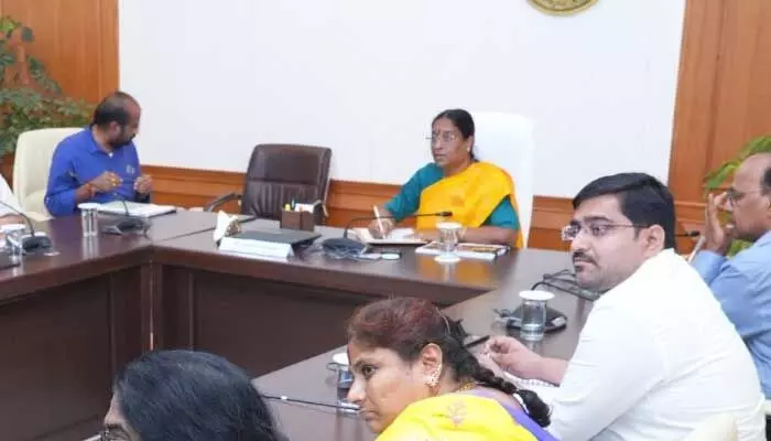 Konda Surekha: హంగు, ఆర్భాటాలే తప్ప వారి బాధలు పట్టించుకోలేదు Konda Surekha: హంగు, ఆర్భాటాలే తప్ప వారి బాధలు పట్టించుకోలేదు